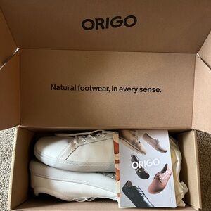 Origo - Women's White Leather Sneakers